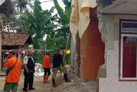 Gempabumi berkekuatan magnitudo (M) 4.0 yang berpusat di 6.73 LS dan 106.61 BT atau 25 kilometer (km) sebelah barat daya Kota Bogor pada kedalaman 5 km. (Facebook.com/@Badan Nasional Penanggulangan Bencana)