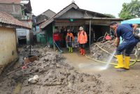 Kecamatan Dayeuhkolot, Kabupaten Bandung dilanda banjir akibat luapan sungai Citarum dan sungai Cikaro. (Dok. BNPB)