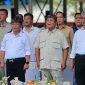 Menteri Pertahanan (Menhan) Prabowo Subianto disambut riuh luluban ribuan warga termasuk para petani dan peternak di Sumedang. (Dok. Tim Media Prabowo Subianto)